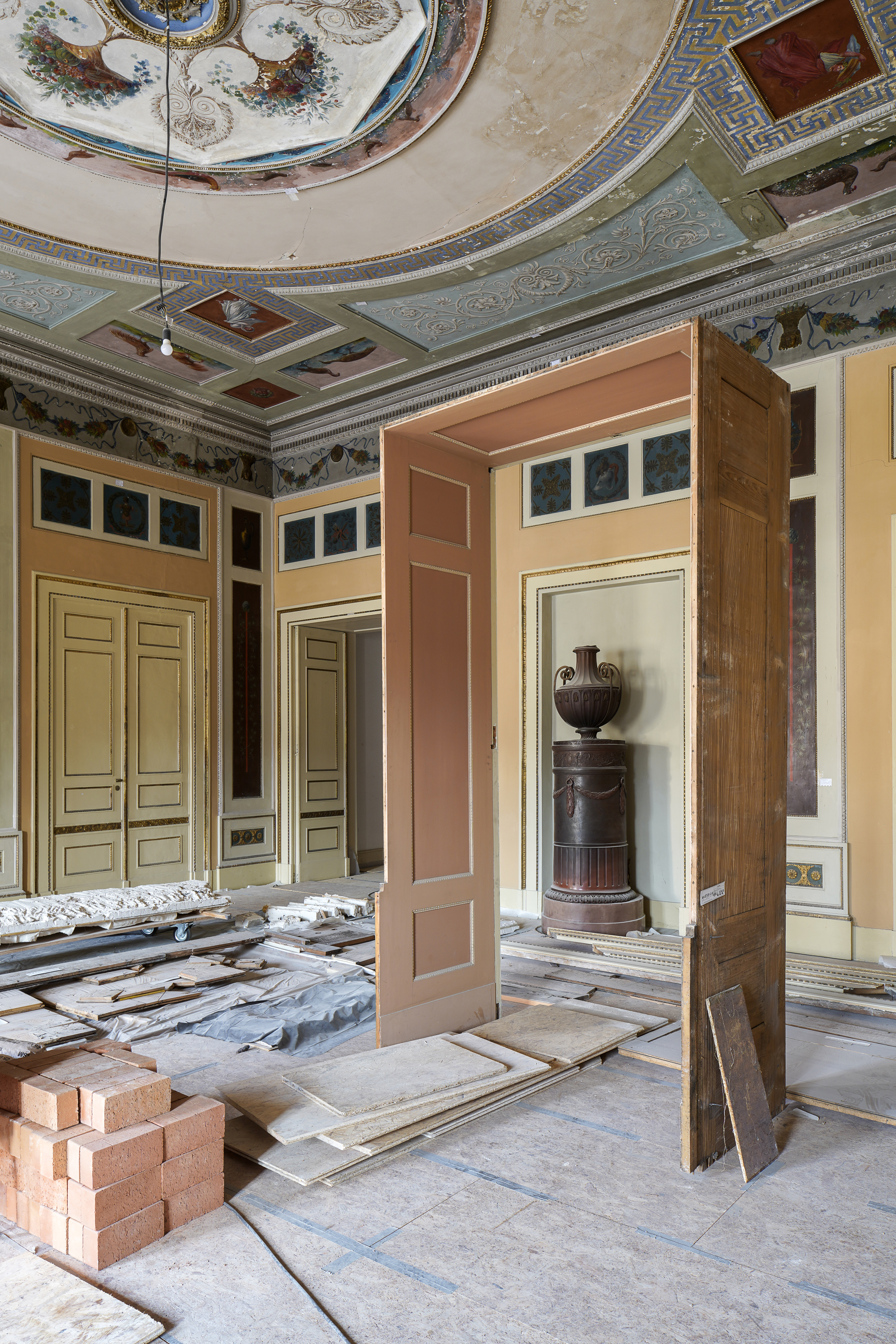 <p>Restaurierungsarbeiten im Speisezimmer des Weimarer Stadtschlosses © Marcus Schwier</p>