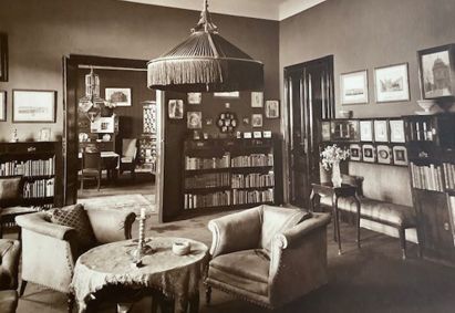 <p>Books in the Vienna flat of the von Klarwill family, undated, view II, © private collection</p>