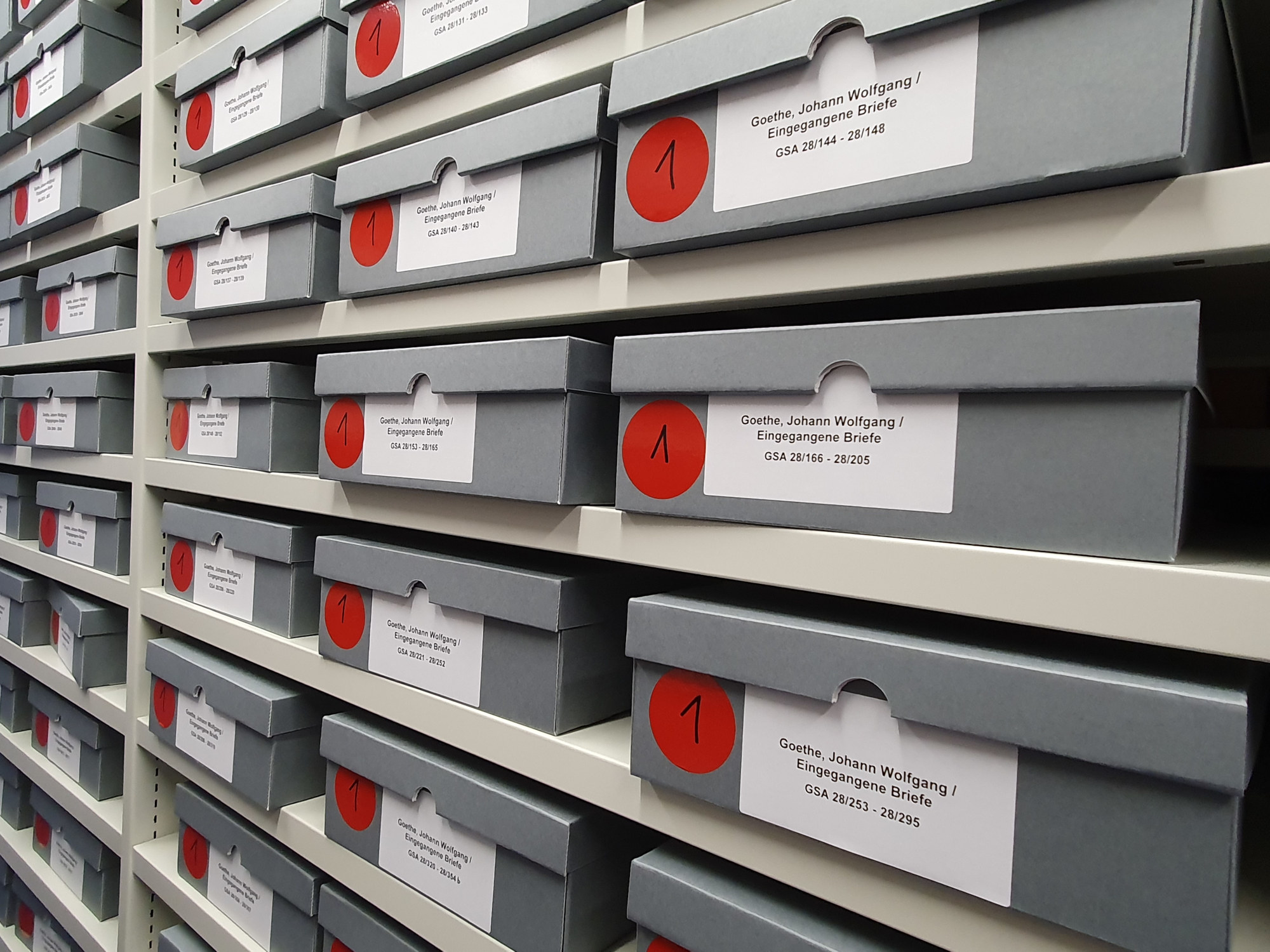 <p>Goethe-Nachlass im Magazin des Goethe- und Schiller-Archivs in Weimar © Klassik Stiftung Weimar</p>