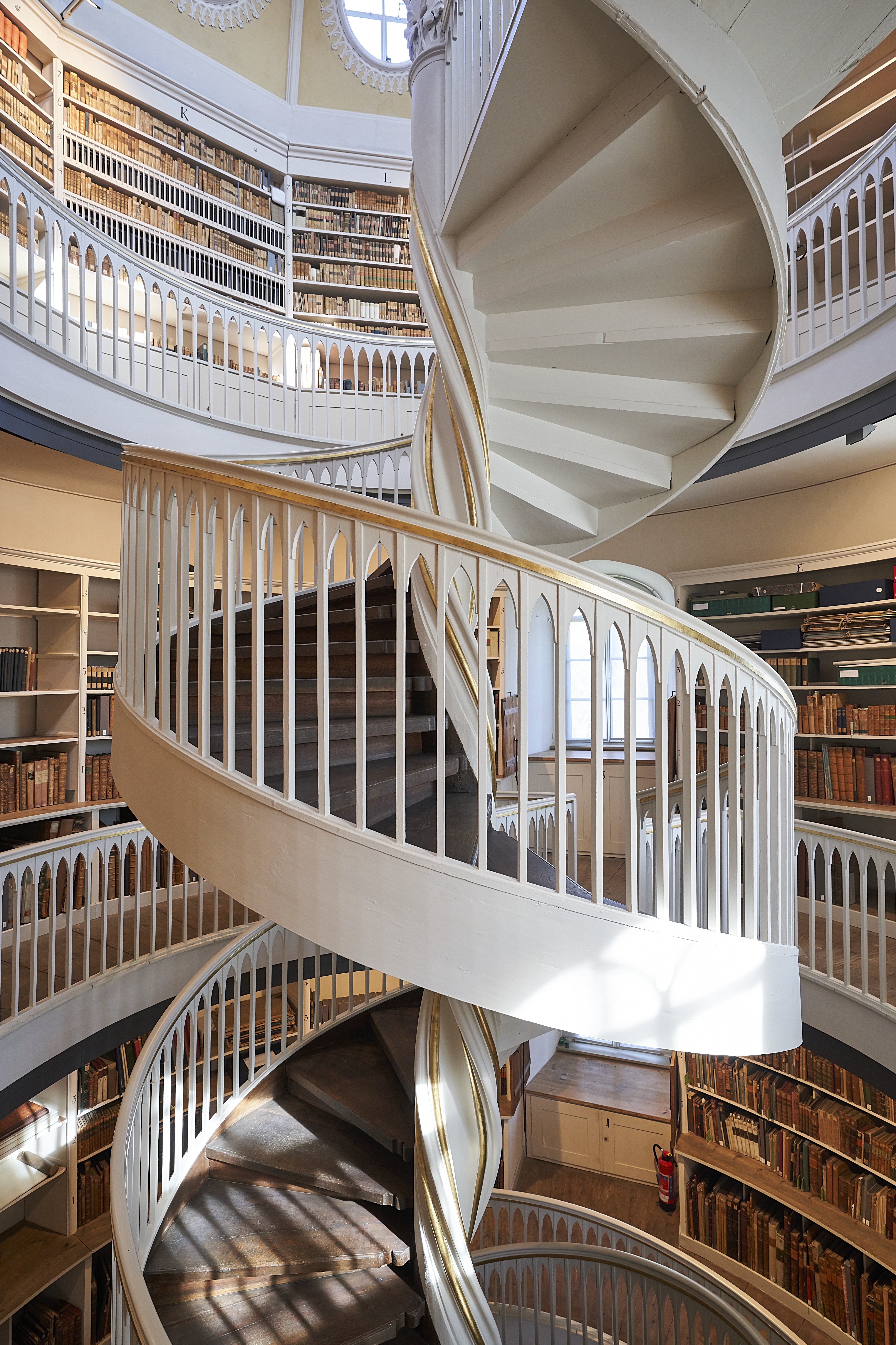 <p>Die sehenswerte Wendetreppe im Bücherturm. ©Hannes Betram | Klassik Stiftung Weimar</p>
