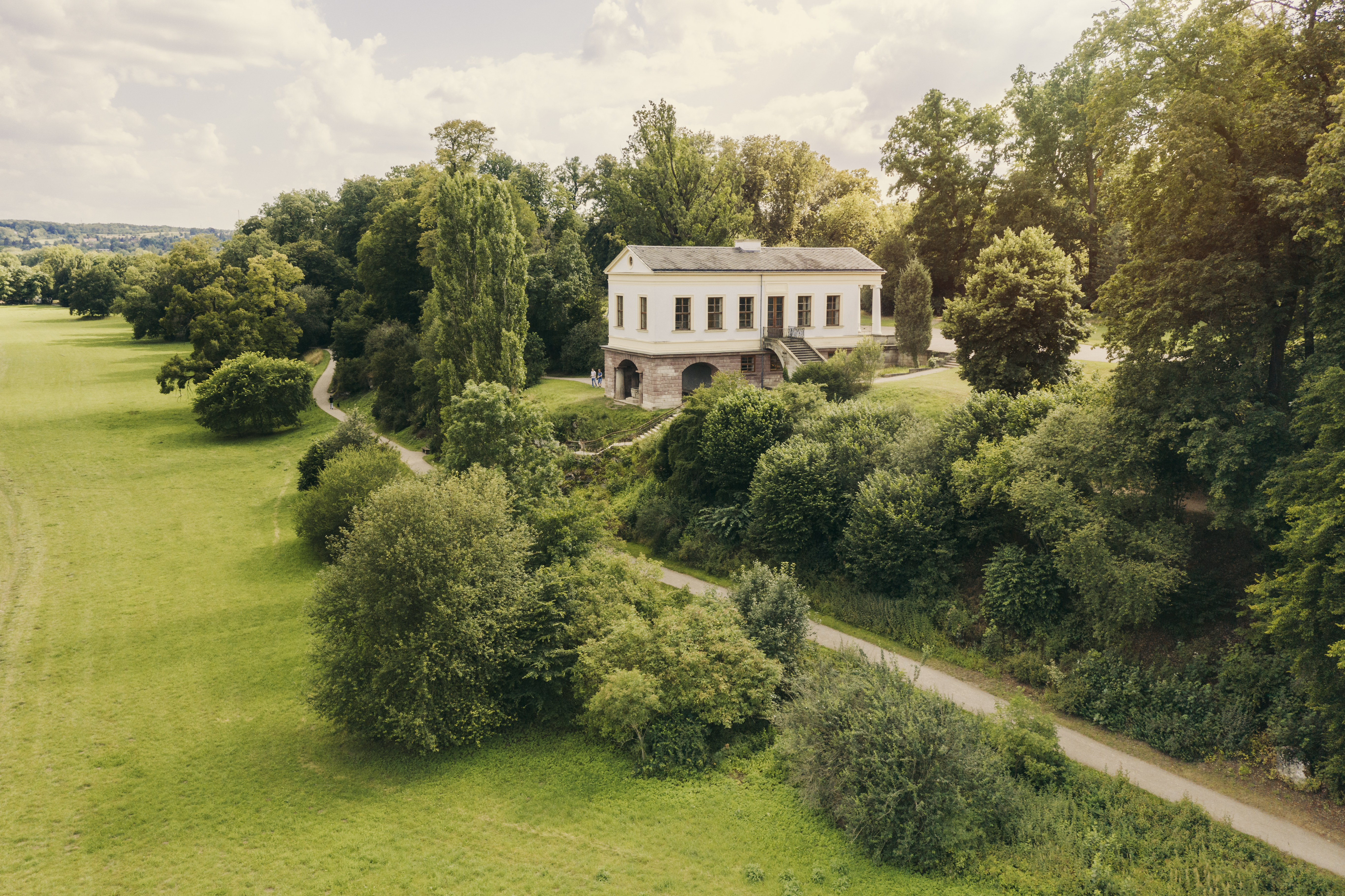 Wie ein antiker Tempel liegt das Römische Haus am Rand des Parks an der Ilm, © Marcus Glahn