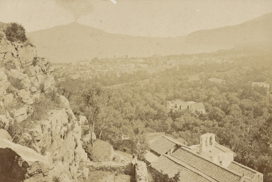 Blick auf die Stadt Sorrent und den Vesuv, Aufnahme um 1890, © Klassik Stiftung Weimar