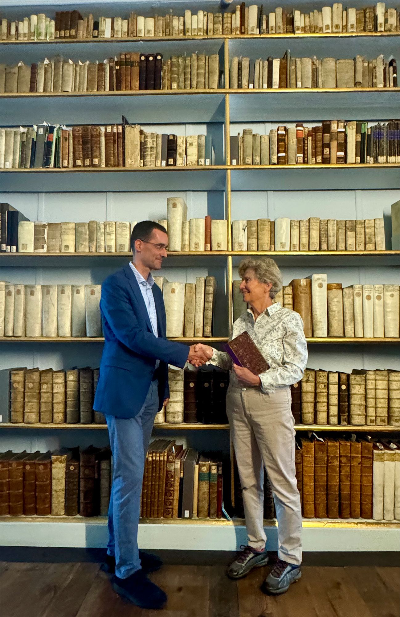 <p>The heir of the von Klarwill family receiving her family’s books in the rococo hall of the Duchess Anna Amalia Library in September 2024,</p>
