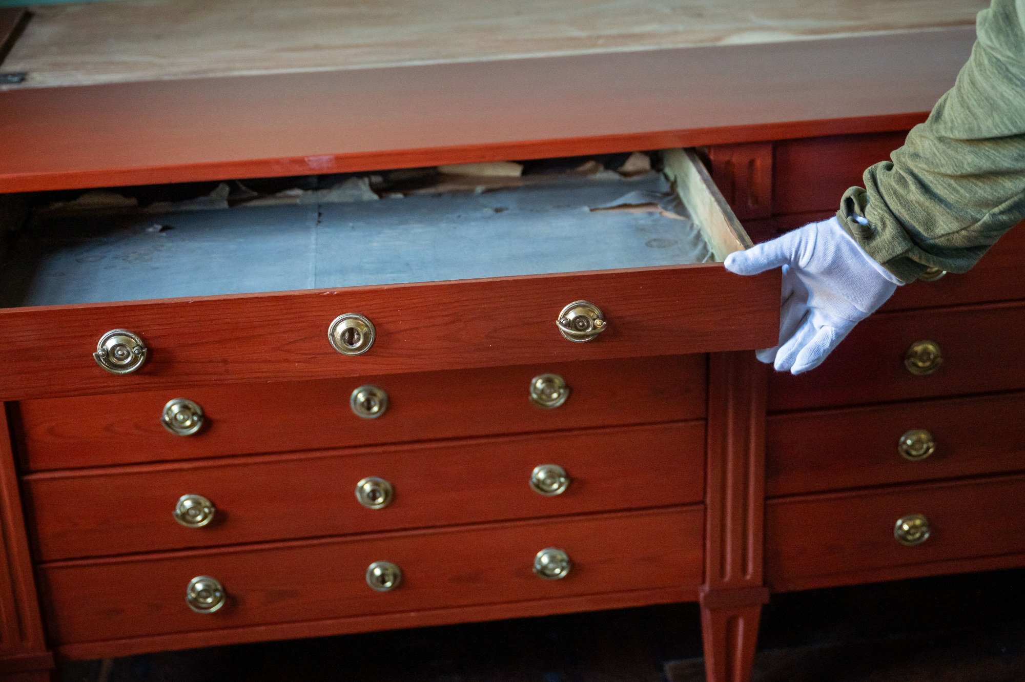 <p>Teilweise restaurierter Sammlungsschrank Goethes © Klassik Stiftung Weimar</p>