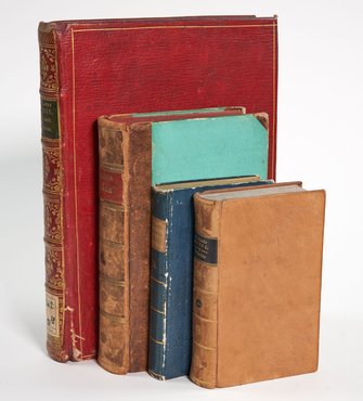 Jeweils ein Band der vier verschiedenen Formate von C. M. Wielands Sämtlichen Werken. Erschienen bei Göschen in Leipzig 1794 ff. Herzogin Anna Amalia Bibliothek, Klassik Stiftung Weimar