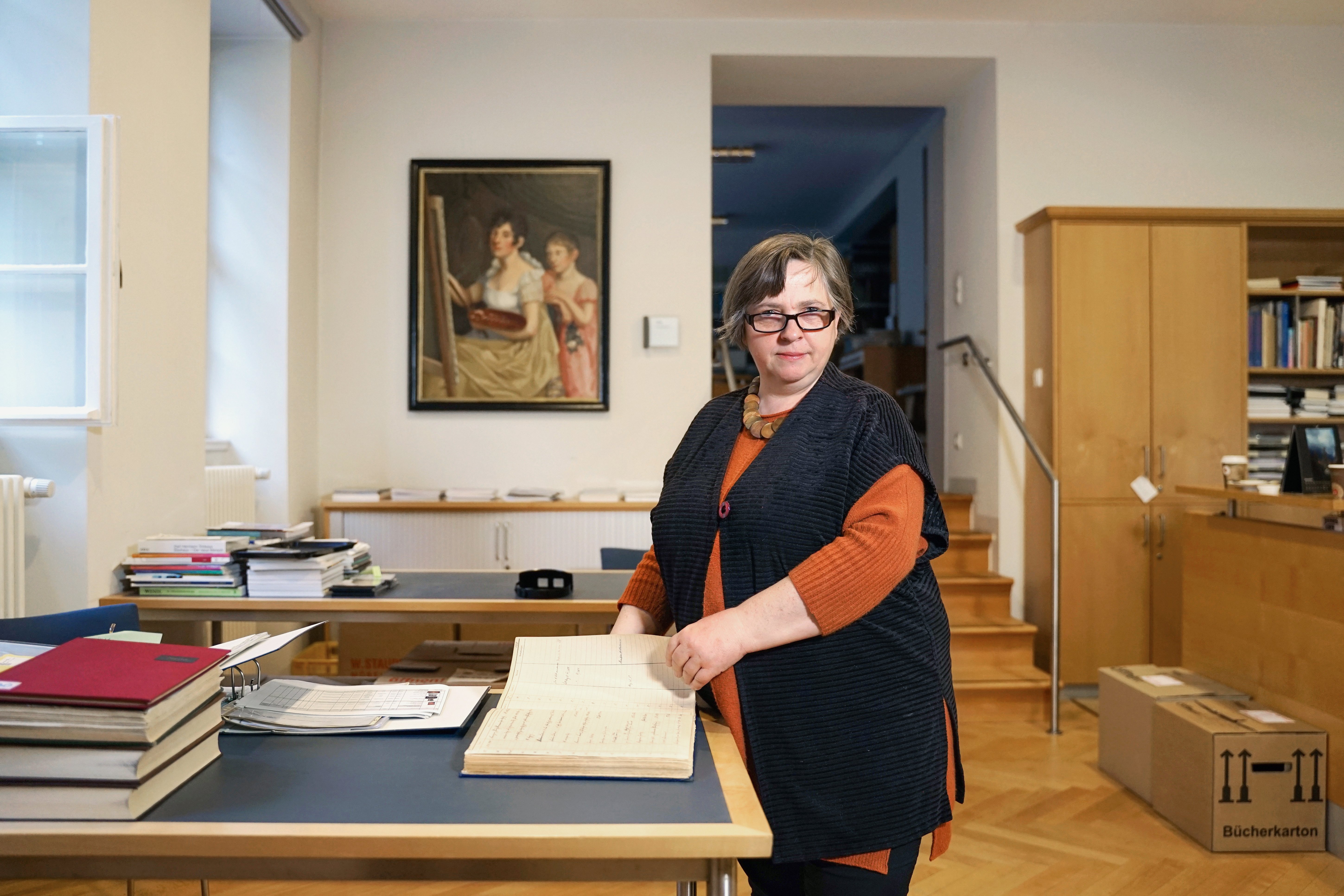 Mit feinem Spürsinn und viel Ausauer recherchiert Gabriele Oswald den Verbleib der Kunstgegenstände der Familie Lemke in der Klassik Stiftung Weimar, © Axel Völcker