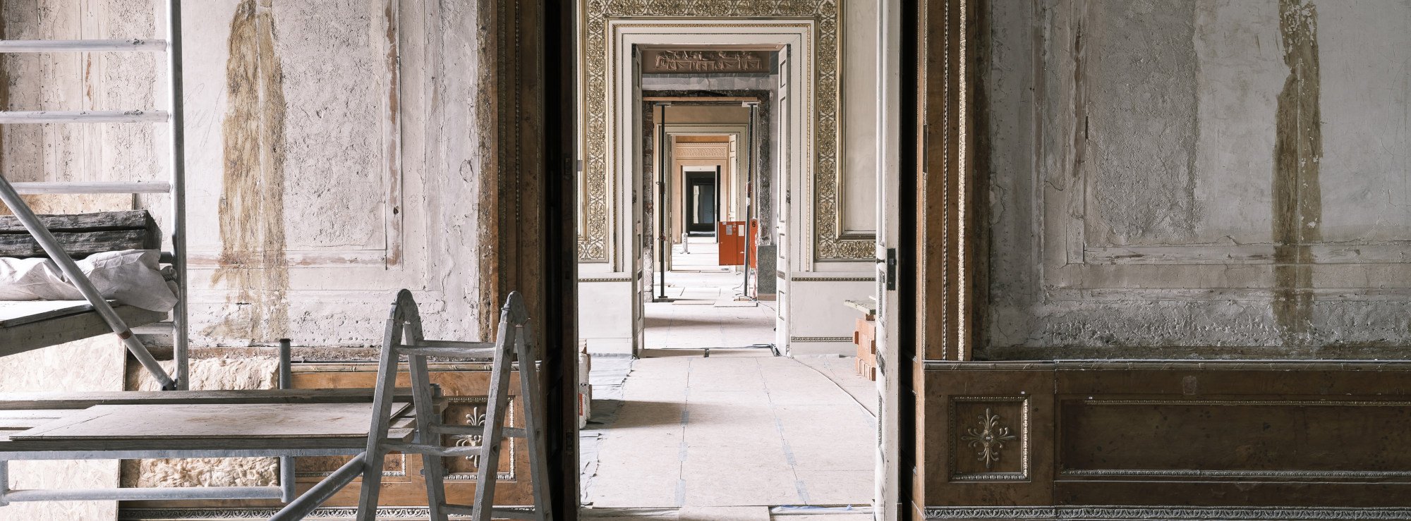 <p>Baustelle, wohin das Auge blickt: Enfilade im Stadtschloss Weimar © Marcus Schwier</p>