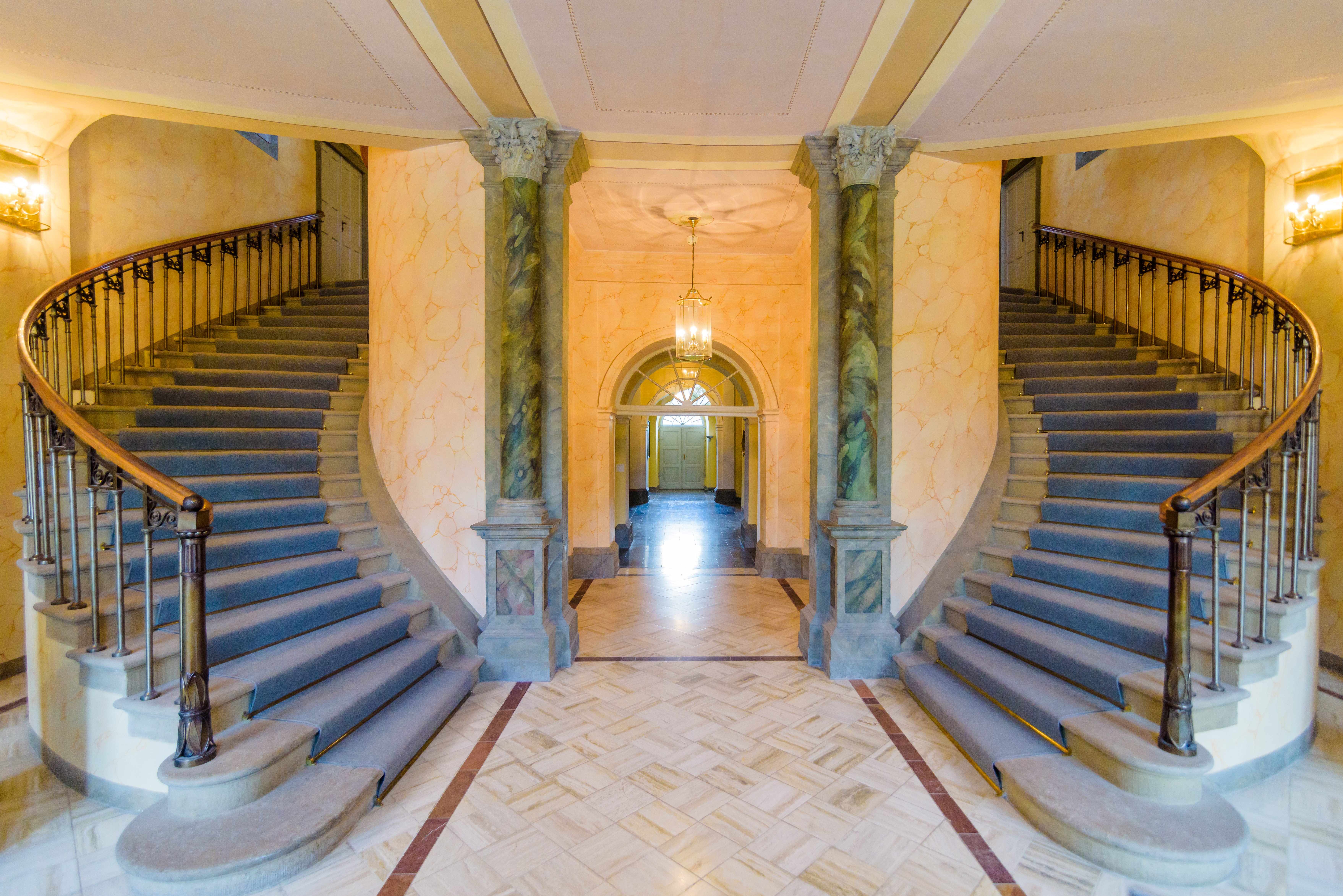 <p>Die Doppeltreppe im Schloss Belvedere. ©Candy Welz | Klassik Stiftung Weimar</p>