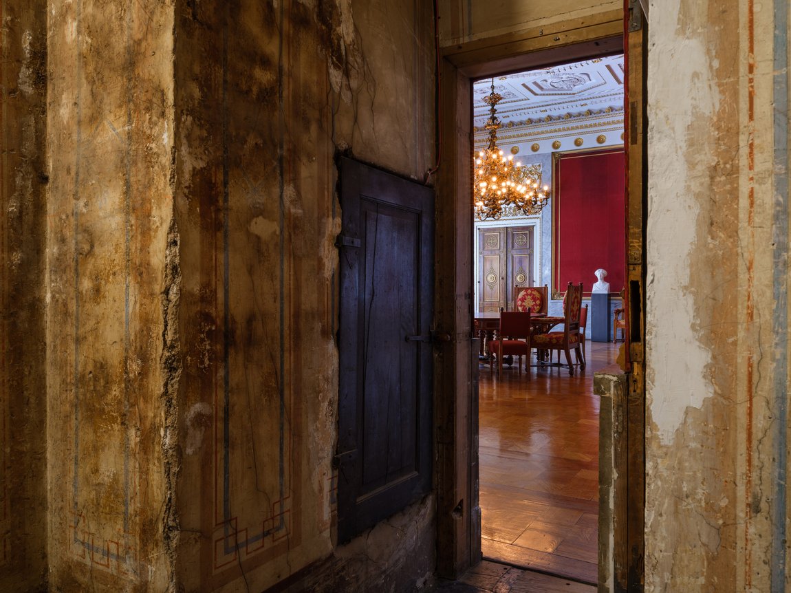 <p>Einblicke in den Conseilsaal im Westflügel: hier begannen erste Beratungen zur Weimarer Verfassung</p>